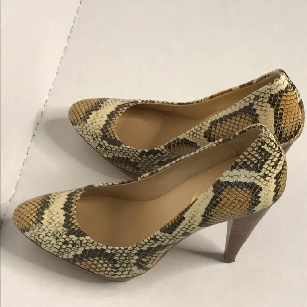 BOUTIQUE 9 Faux Snakeskin Platform
